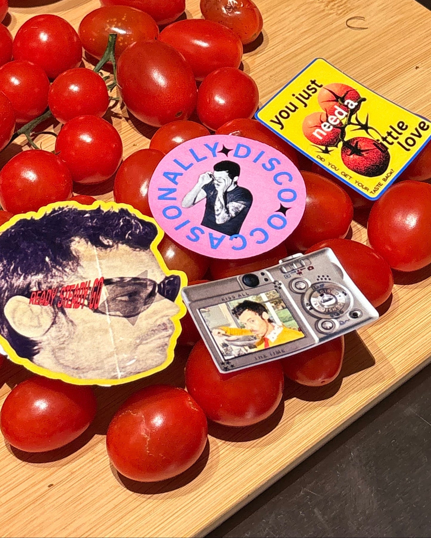 Tomatoes on a cutting board with decorative labels
